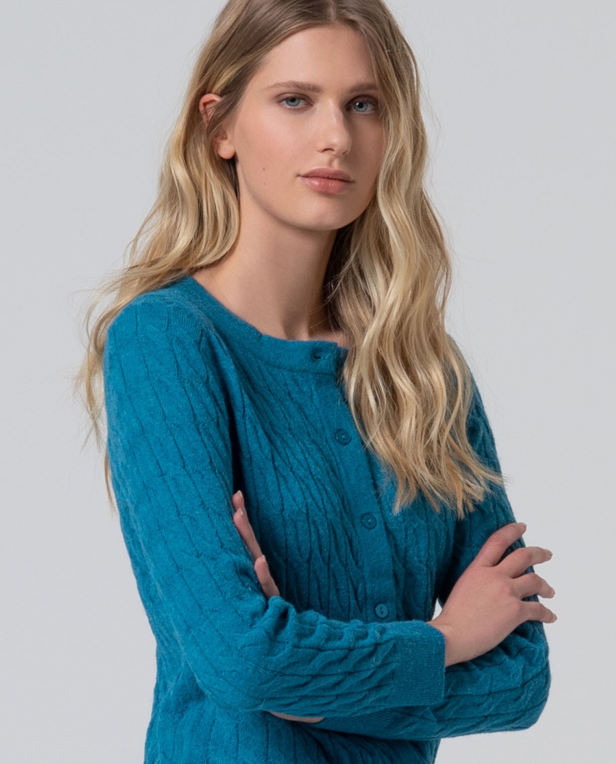 Cardigan court en tricot câblé Bleu