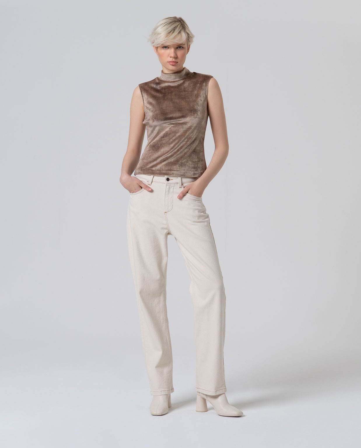 Pantaloni in denim dal taglio Mom fit Crudo