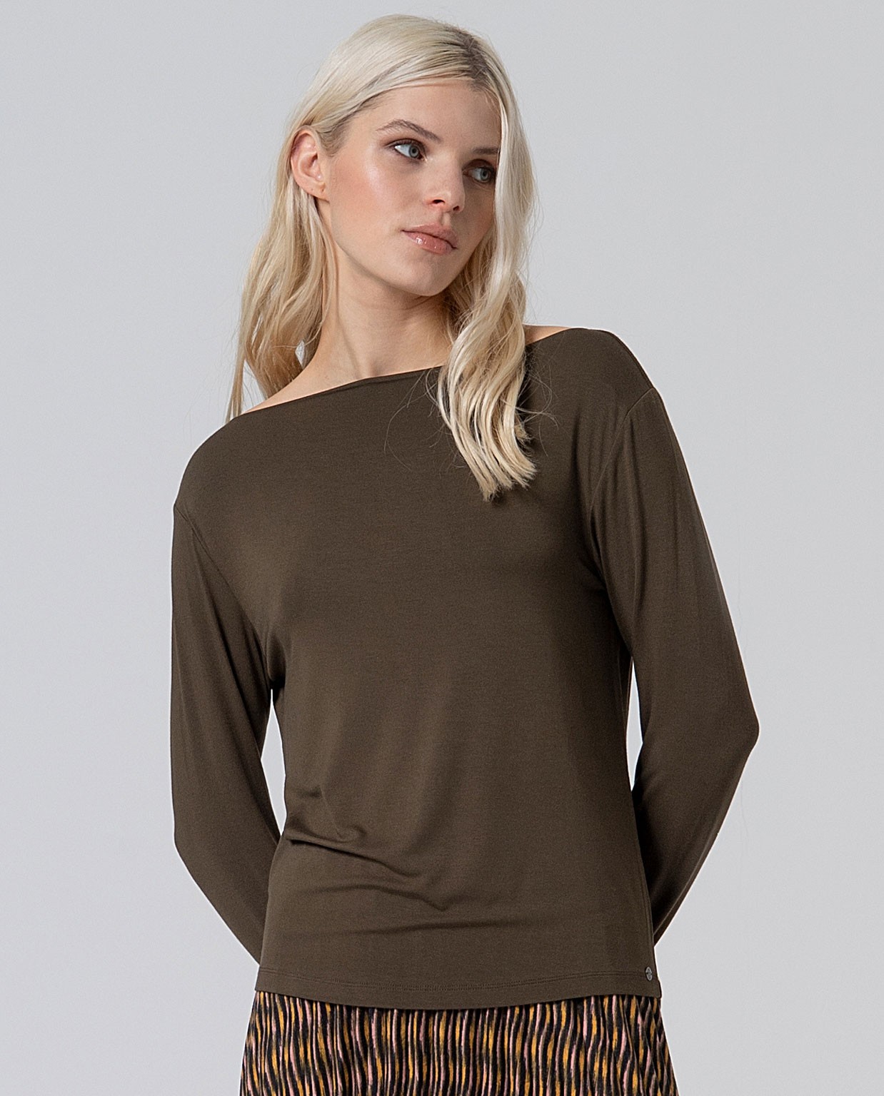 Bamboo viscose boat neck t-shirt Khaki dark