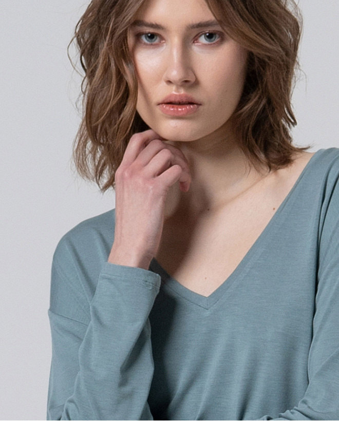 Camiseta escote V de...