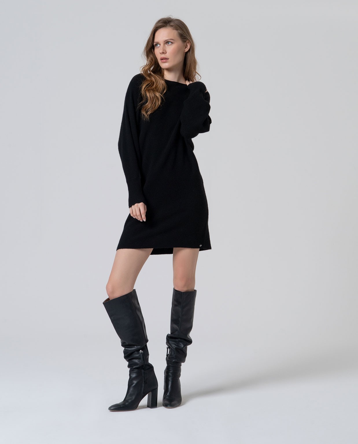 Robe en tricot à manches bouffantes Noir