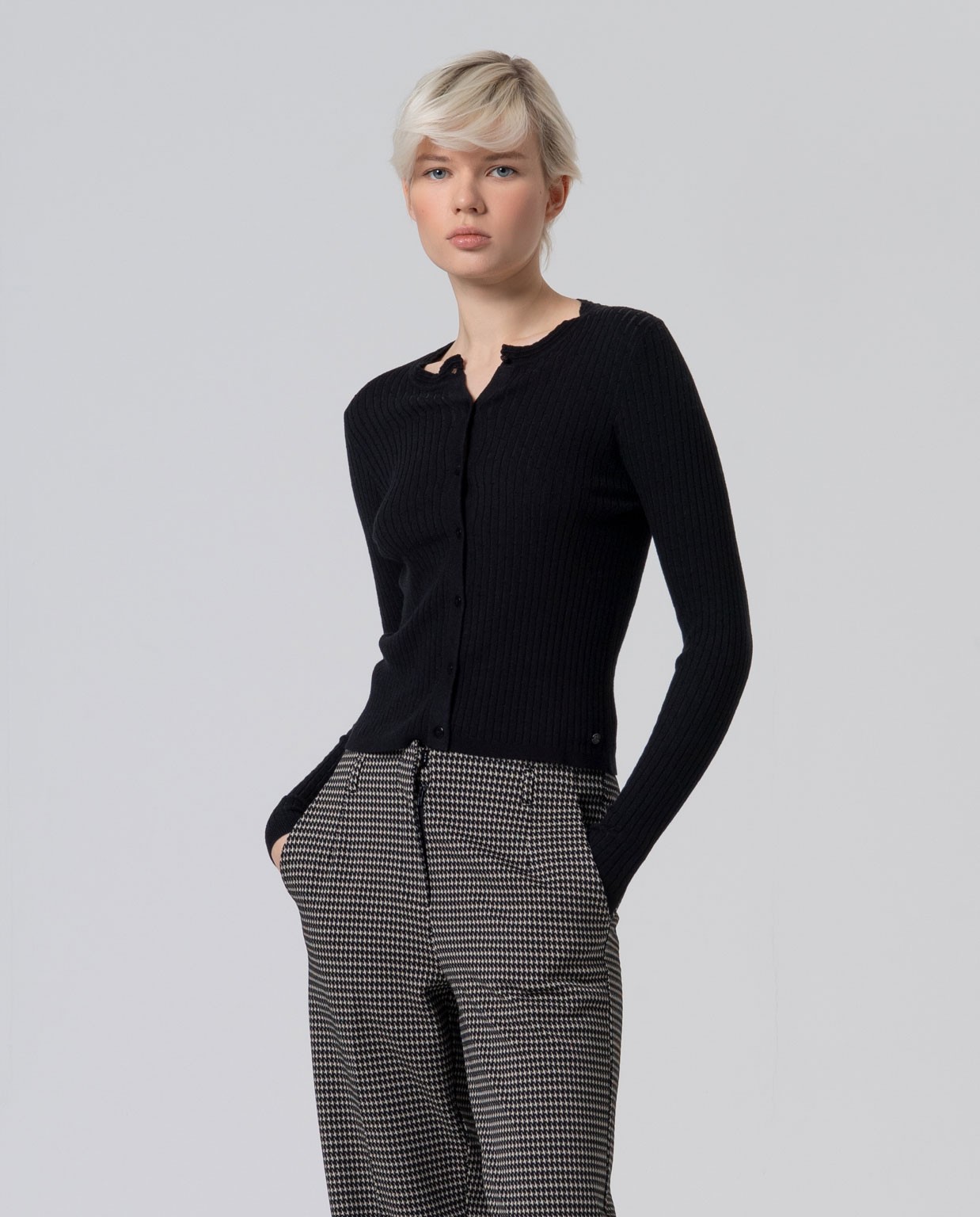 Fine ribbed fitted cardigan Black