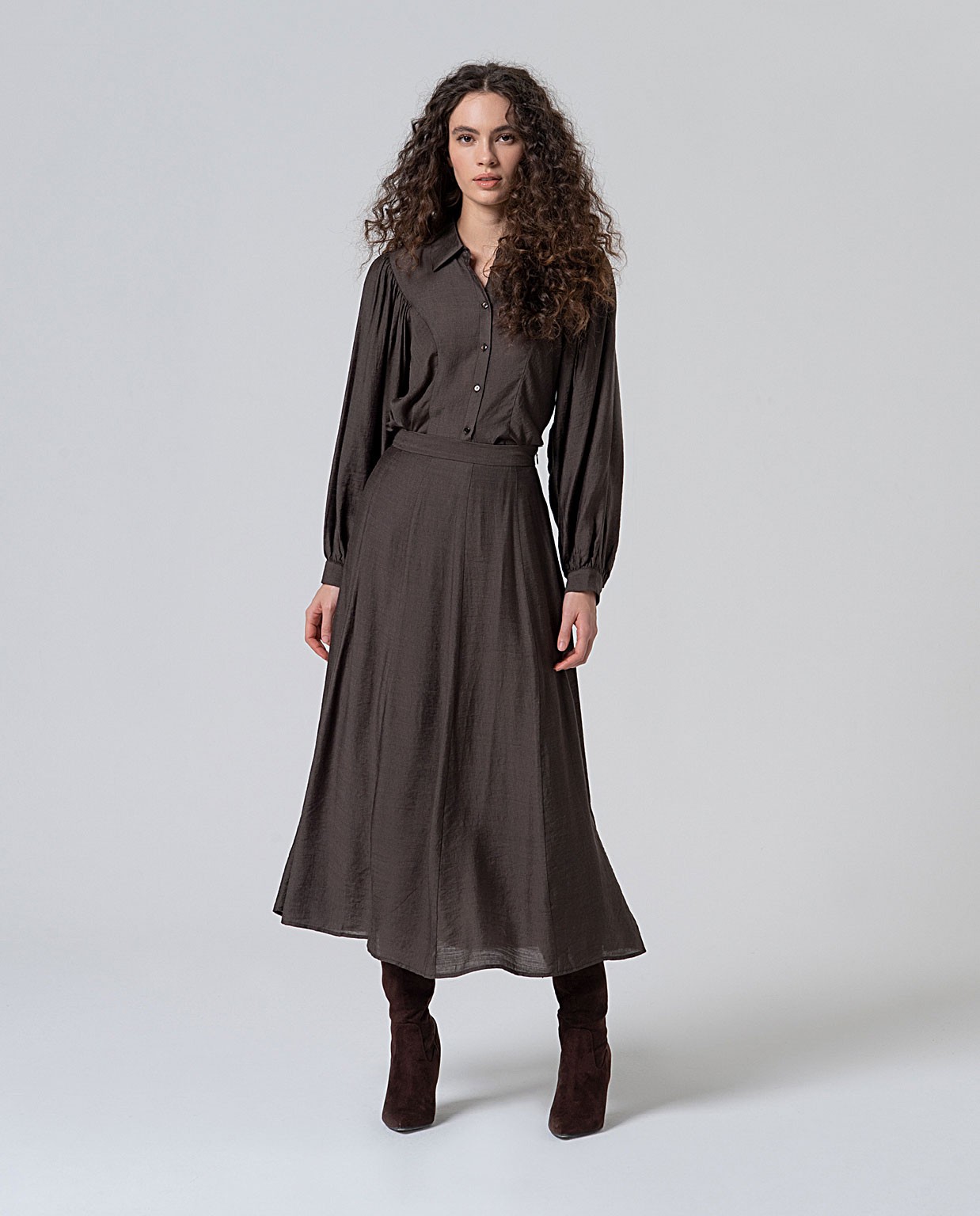 Flowing midi skirt with flounce and flowing fabric Tobacco