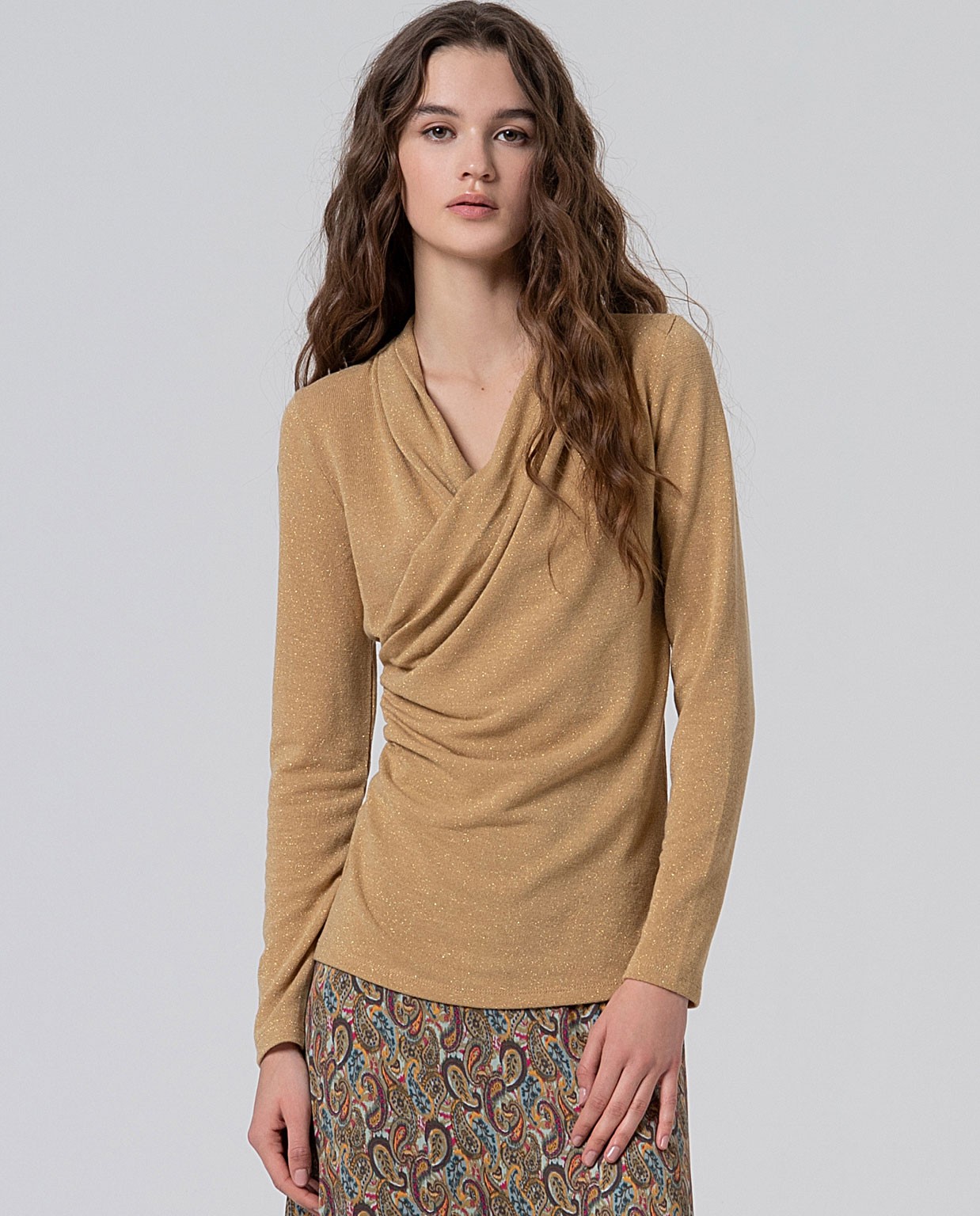 T-shirt con scollo a barchetta e lurex Oro