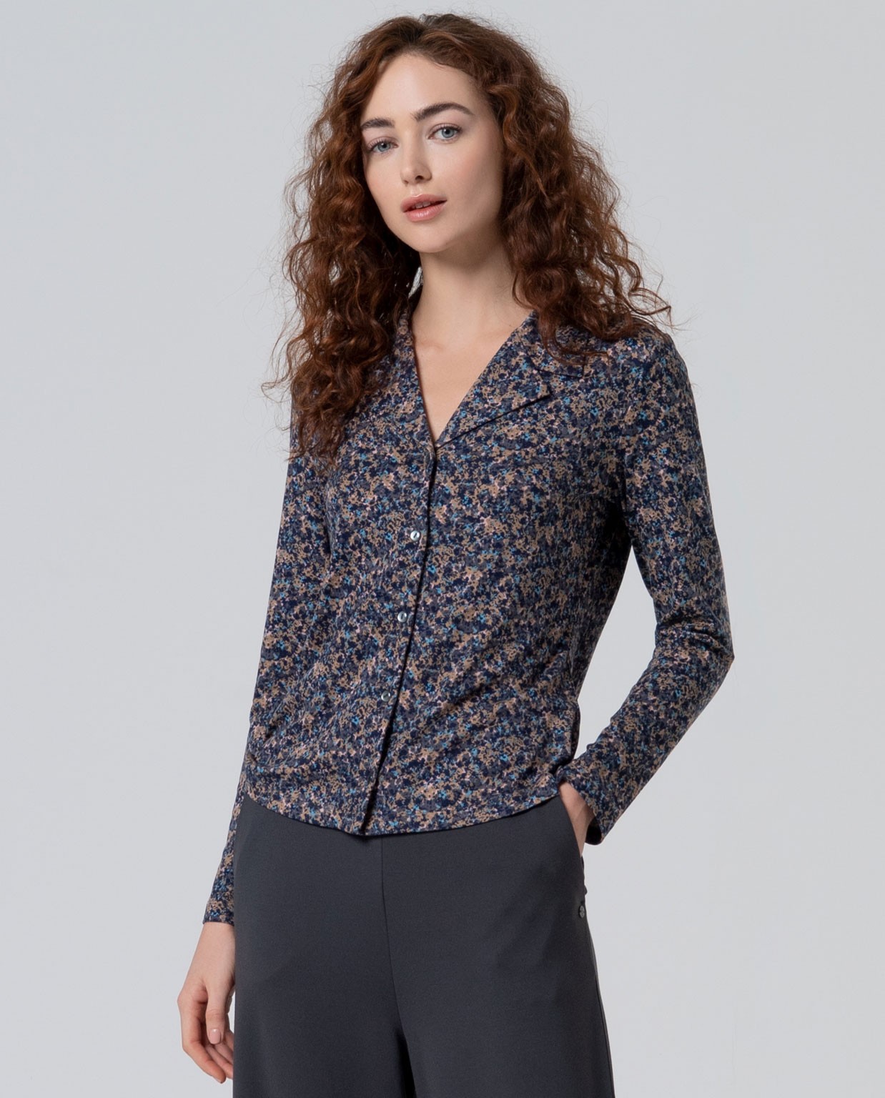 Camicia smoking stampata in tessuto riciclato Azzurro