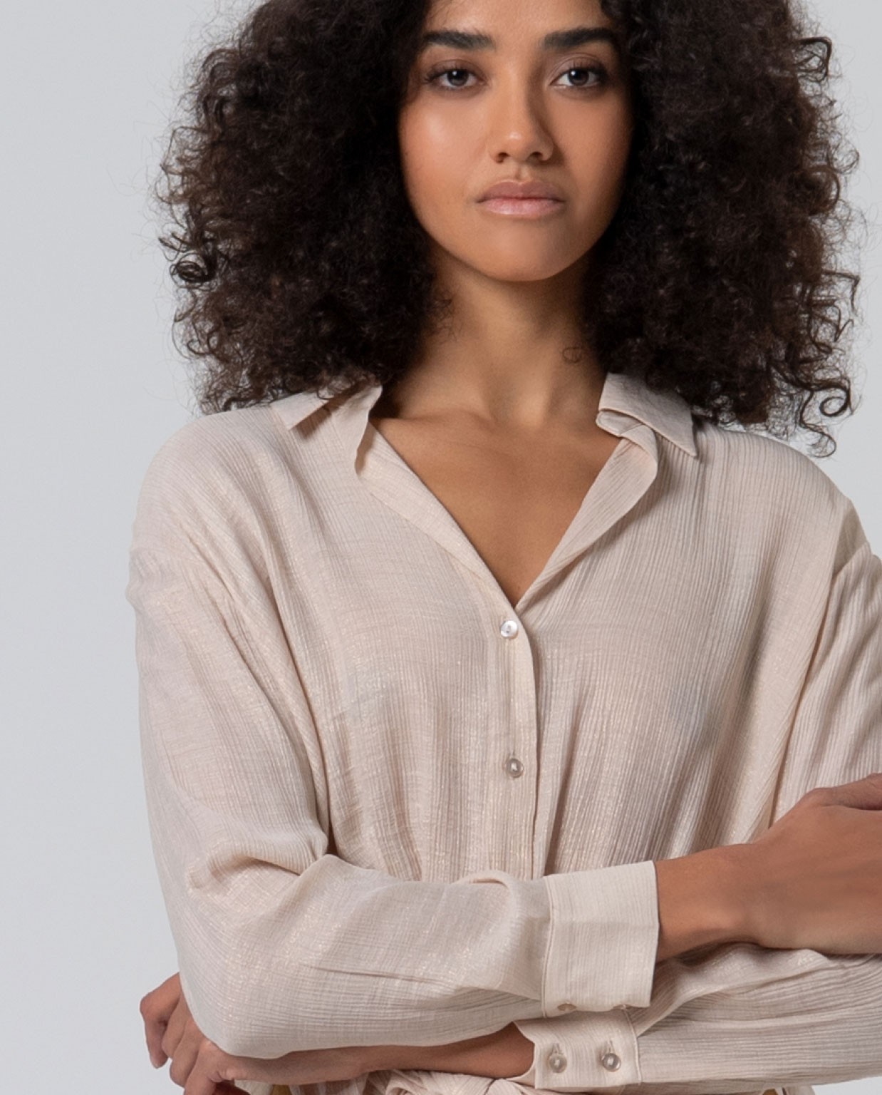 Camicetta drappeggiata con scollo a camicia Crudo