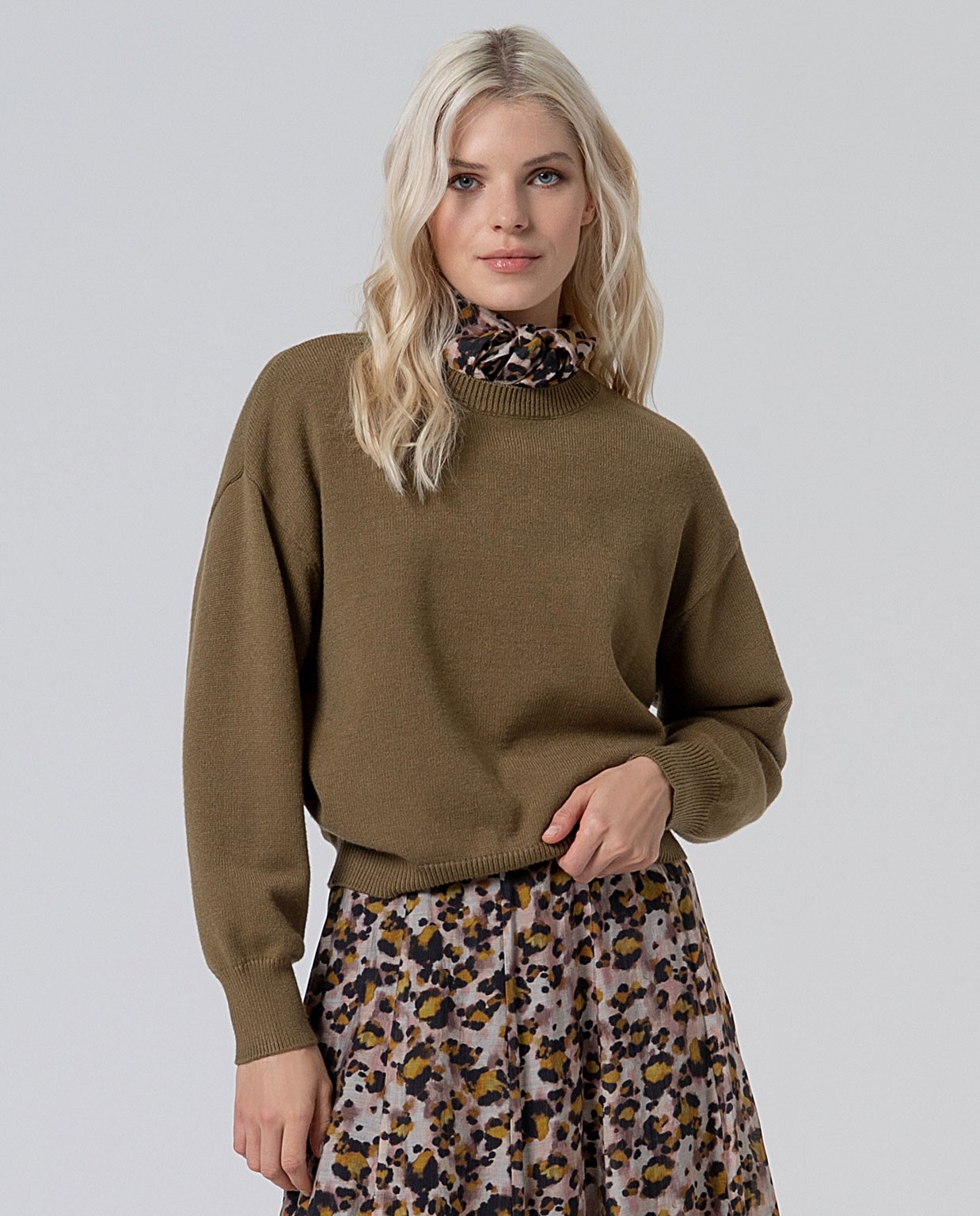 Short sweater with puffed sleeves Khaki dark