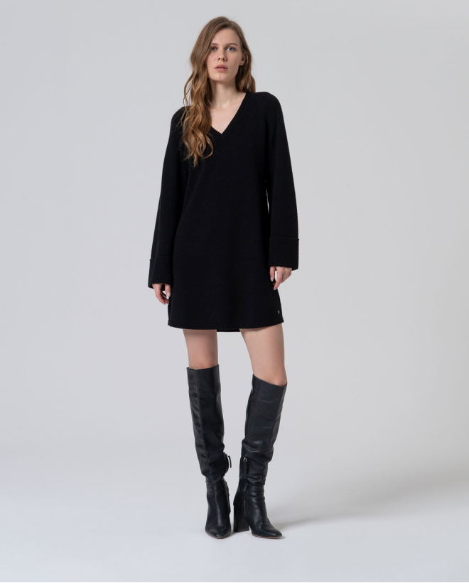Oversize tricot dress with V-neckline Black