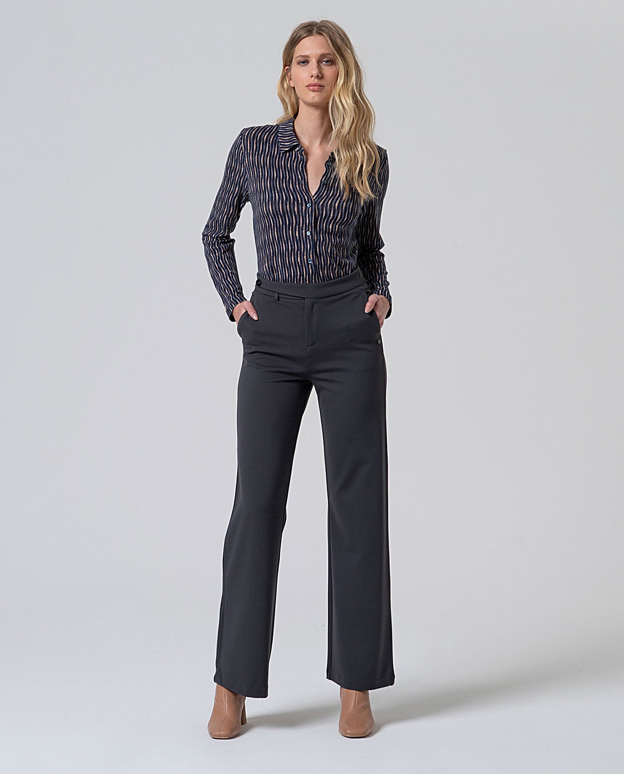 Pantaloni dritti con dettagli in vita Grigio scuro