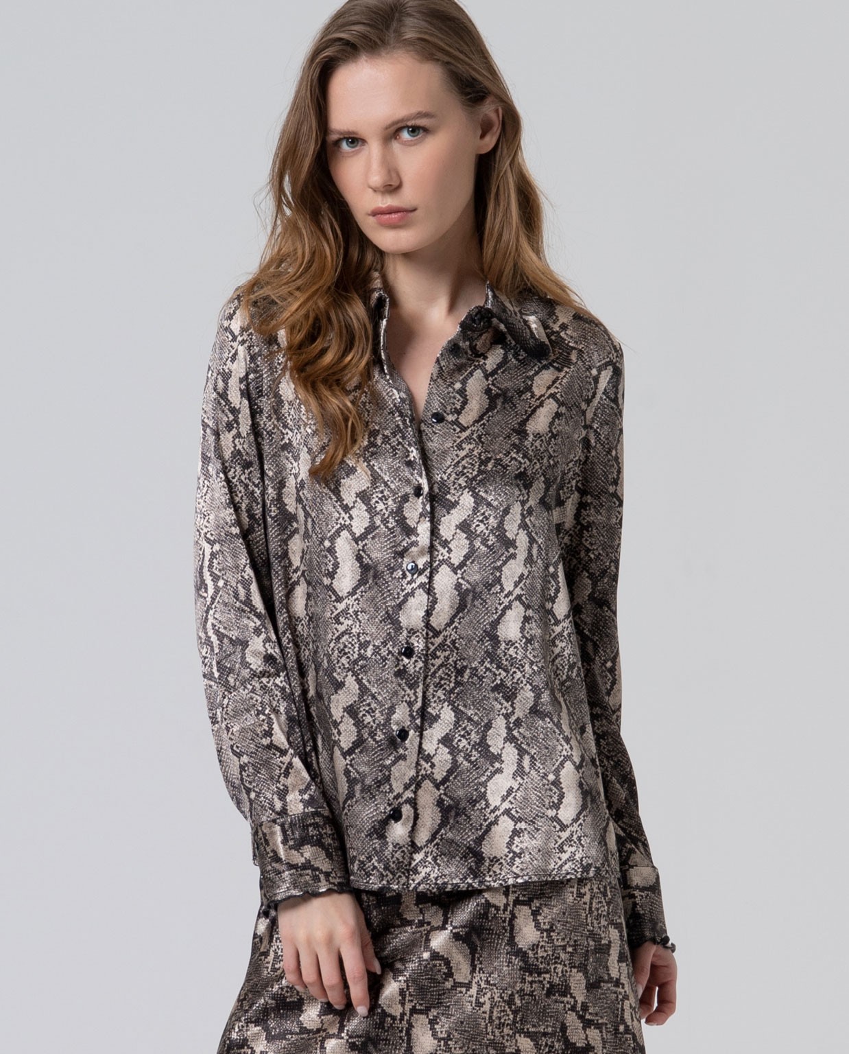 Camicia in raso stampa animalier Grigio