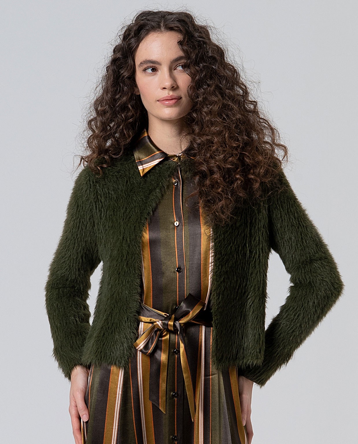 Chaqueta corta con efecto pelo Verde