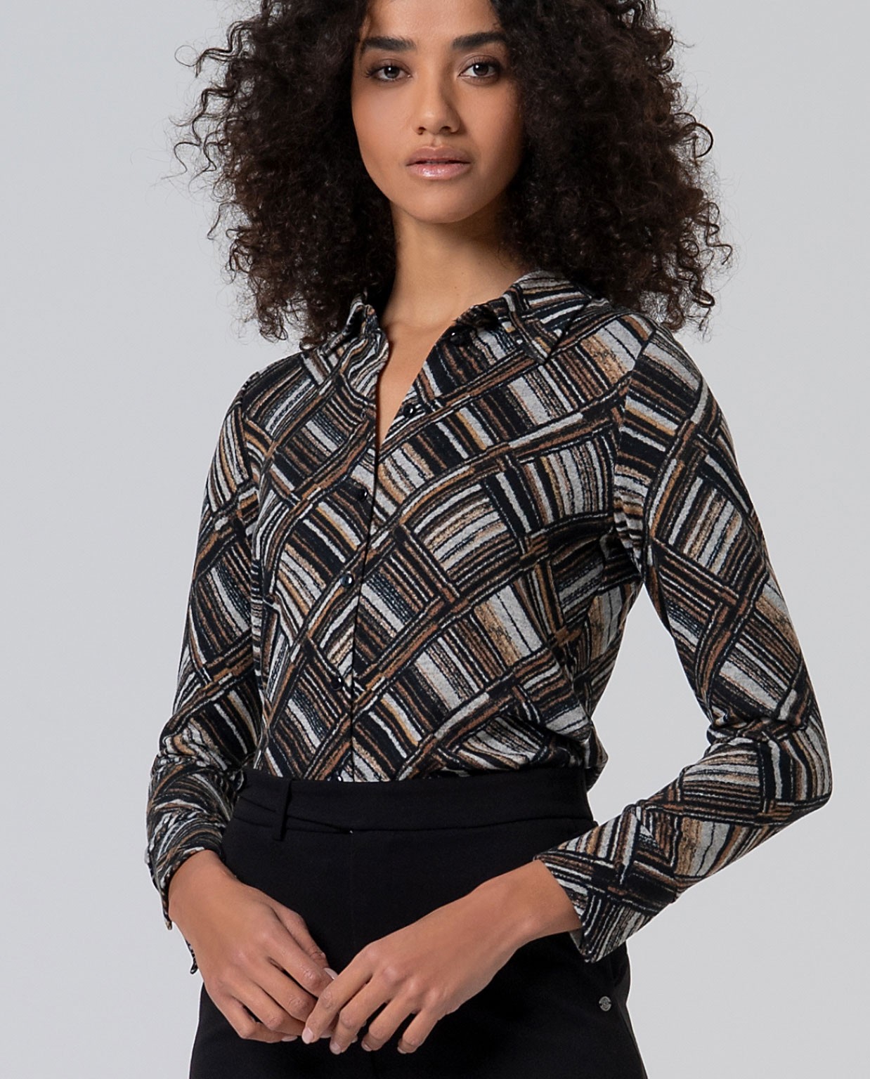 Elastic geometric print shirt Black