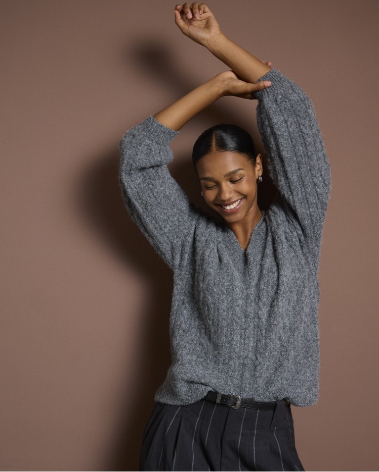 Pull à grosses mailles avec texture aranaise Gris