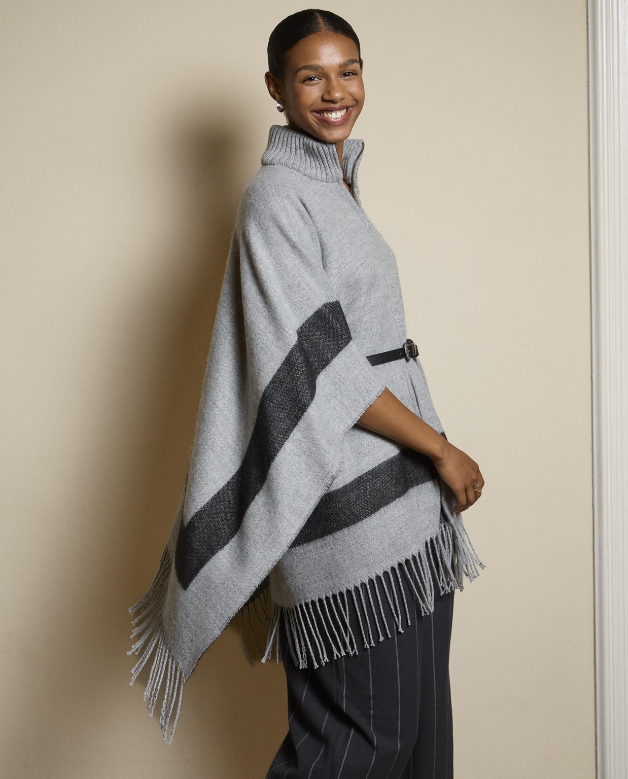 Poncho con frange e chiusura a zip Grigio
