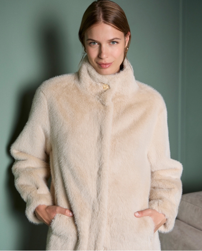 Manteau effet fourrure à...