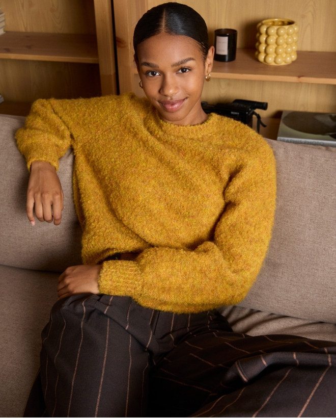 Maglia corta in bouclé Mostarda