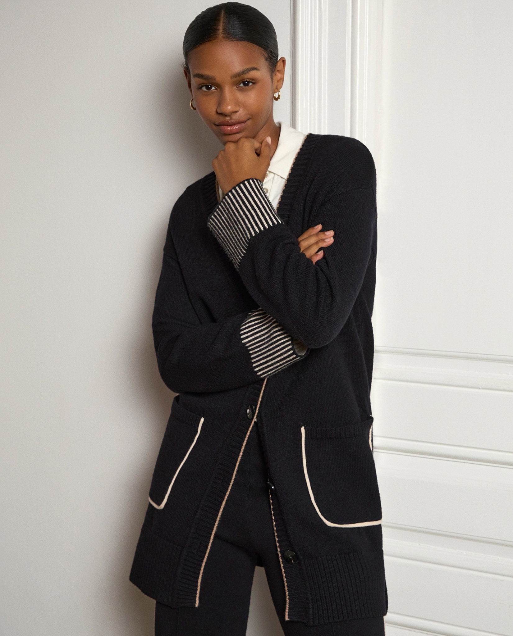 Cardigan lungo con tasche e dettagli Nero