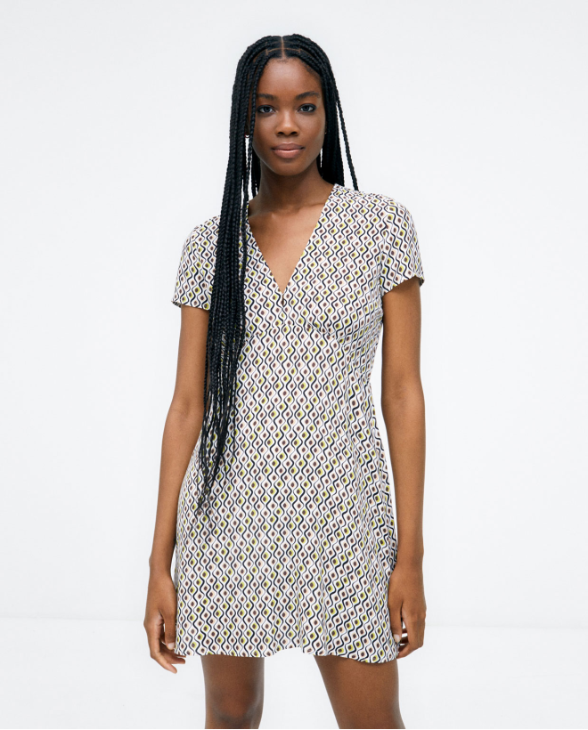 Vestido corto con escote V y fruncido bajo pecho Verde