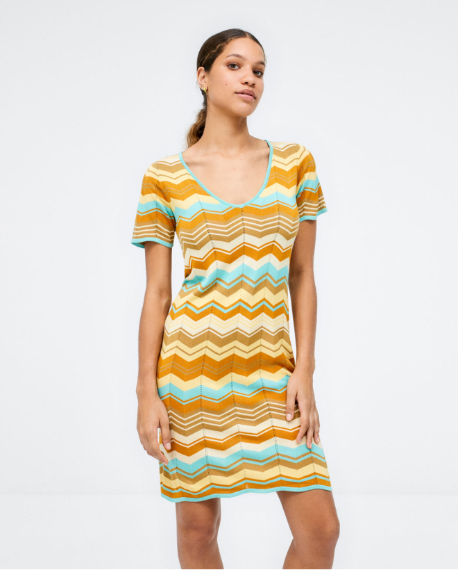 Short knit dress. V-neck. Stripes Yellow