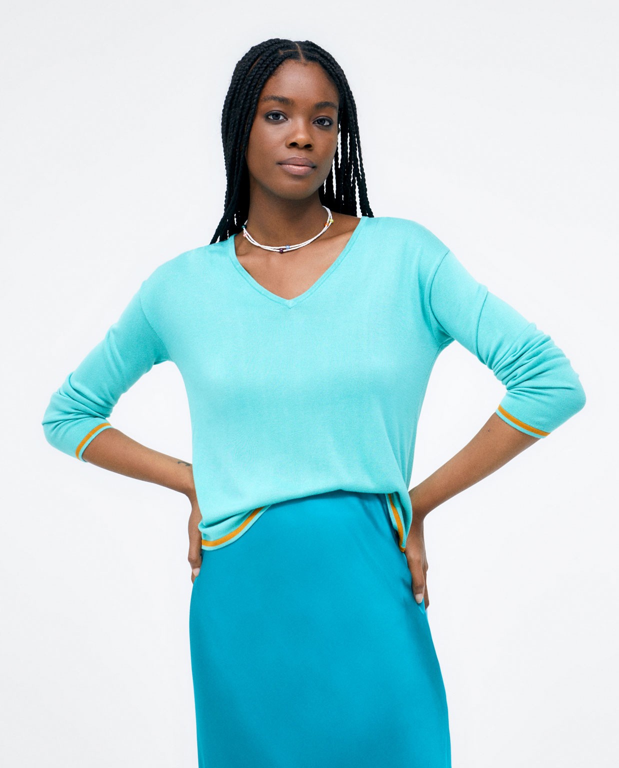 Knitted jumper. V-neck. Plain  Turquoise
