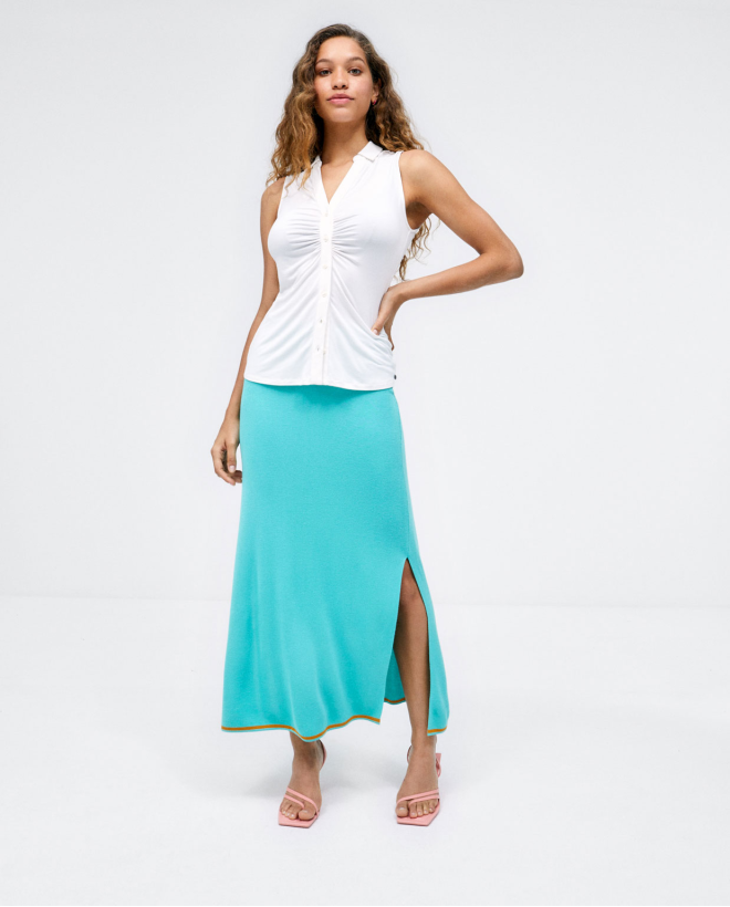 Long knitted skirt with slits. Plain Turquoise