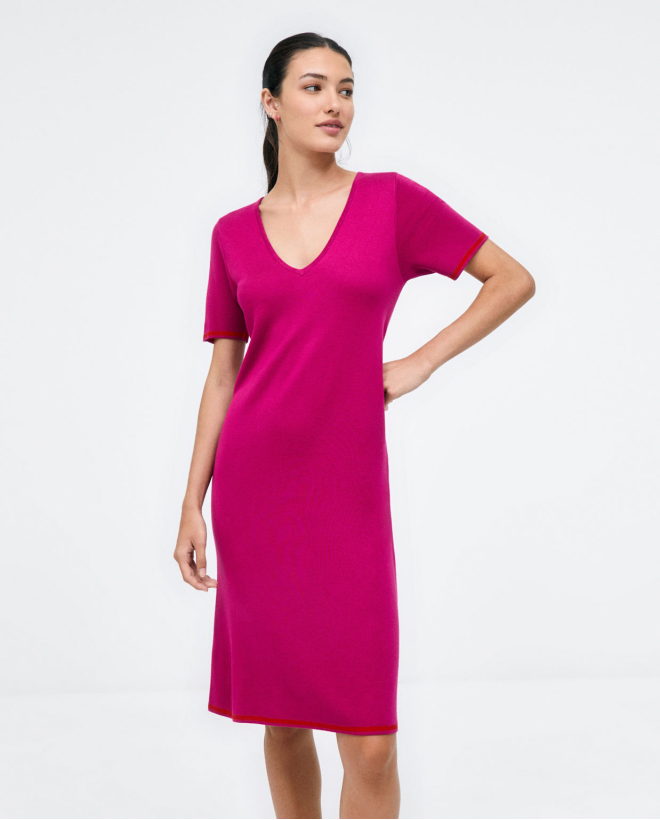 Vestido curto de malha decote em V e manga curta Fúcsia