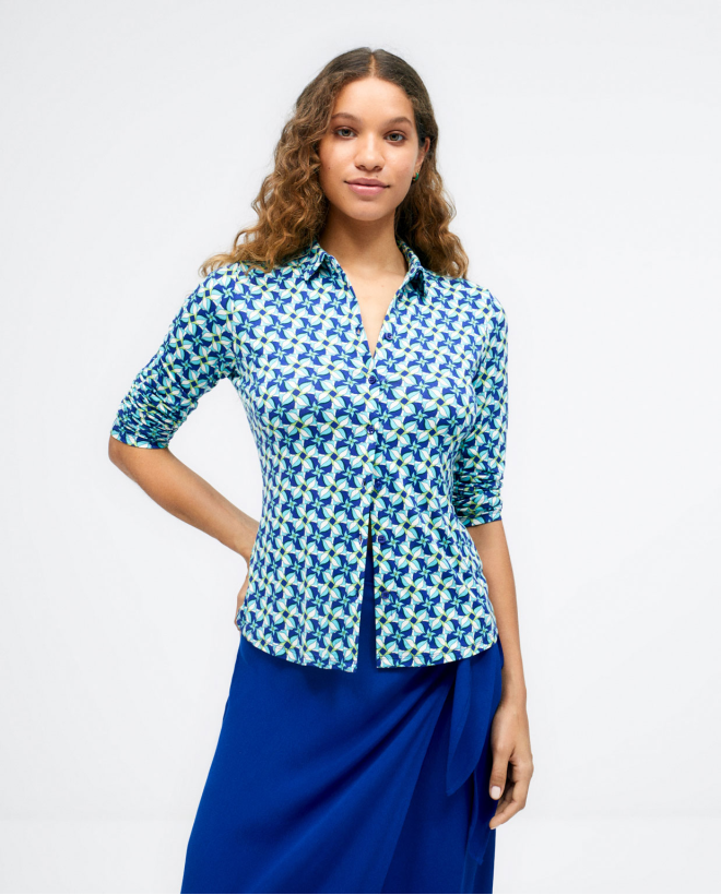 Long sleeve shirt. Elastic. Blue
