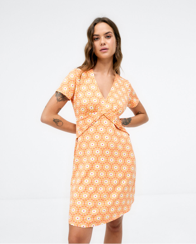 Short dress. V-neck and...