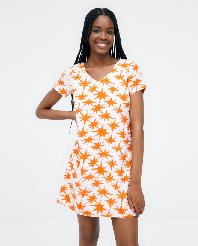 Short dress. V-neck. Orange