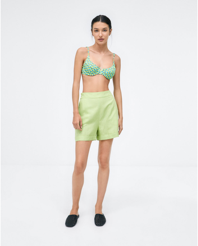Short con elástico en la espalda. Liso Verde acido