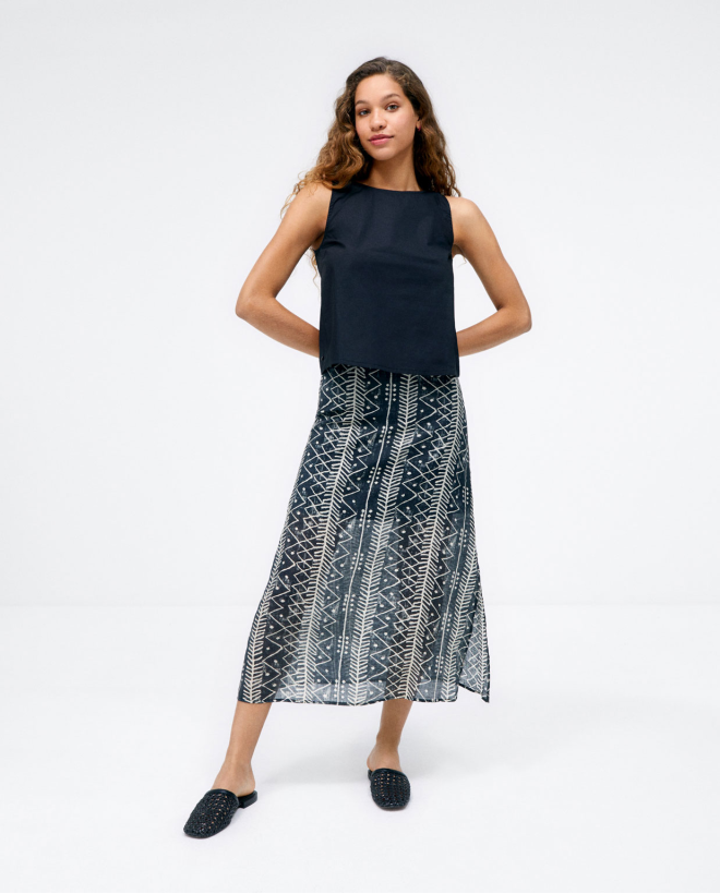 Midi skirt with side slit....