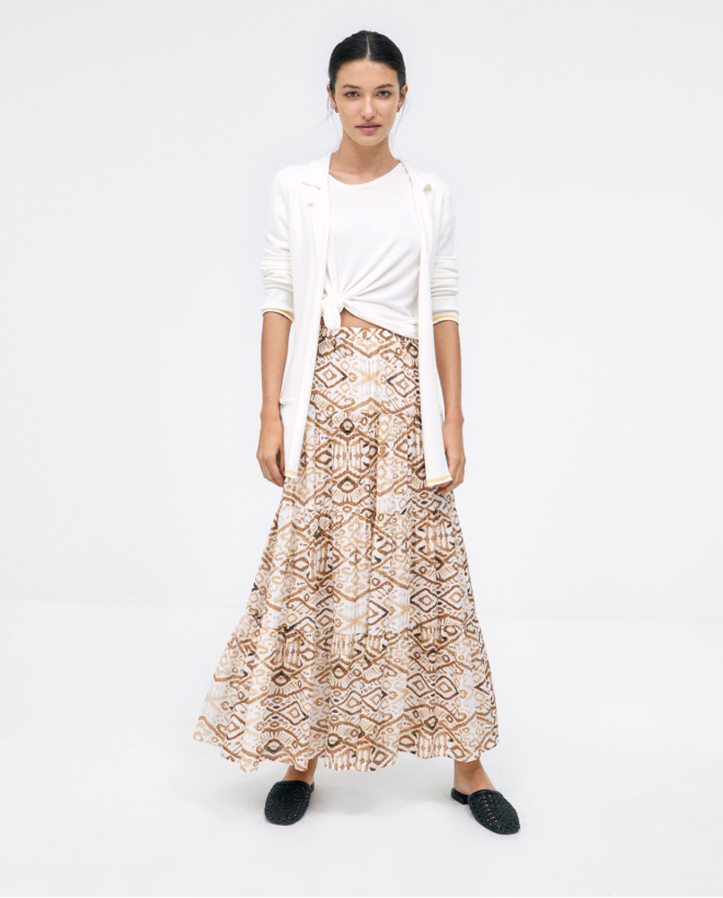 Long skirt with ruffles. e...