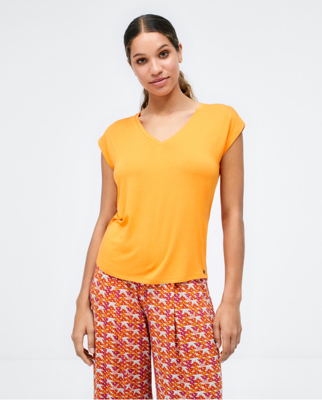 T-shirt, short sleeves....