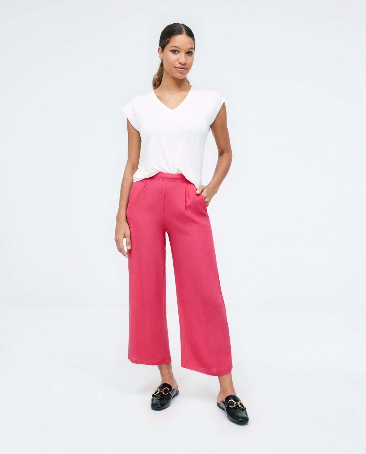 Pantalón tobillero ancho. Liso Fucsia