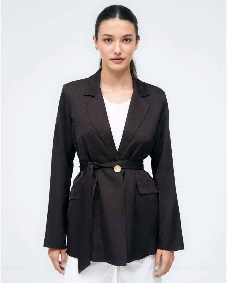 Blazer with flap pockets and belt. Plain Brown
