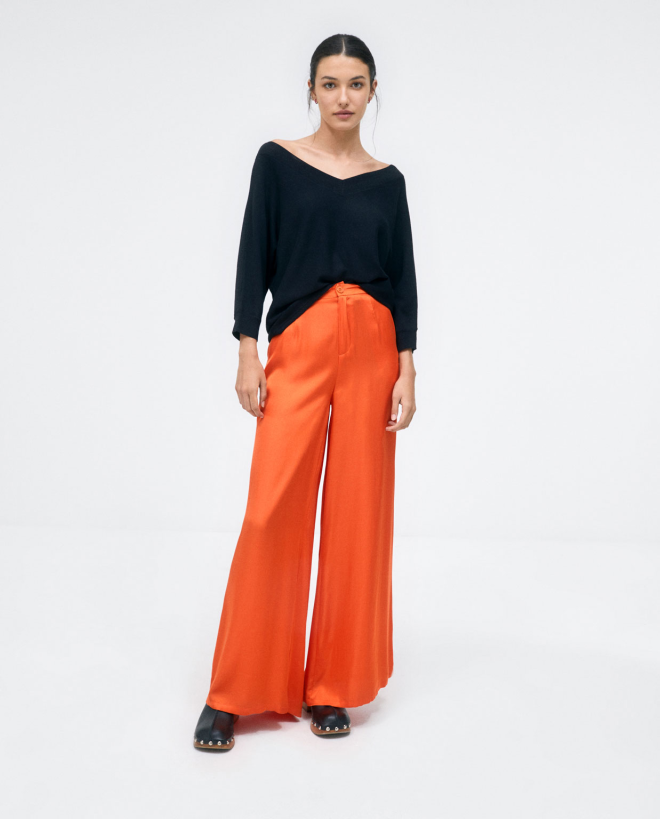 Pantalón largo ancho con pinzas. Liso Naranja