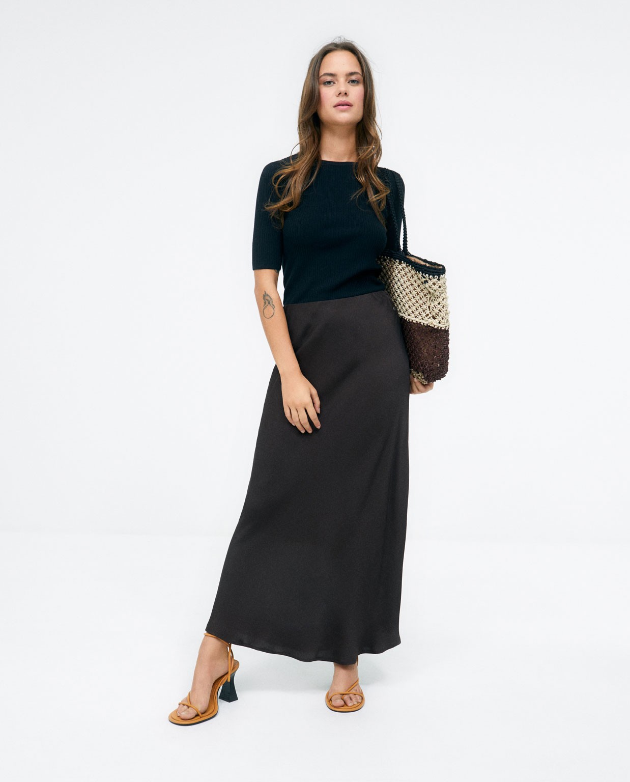 Fla knitted midi skirt. Smooth  Brown