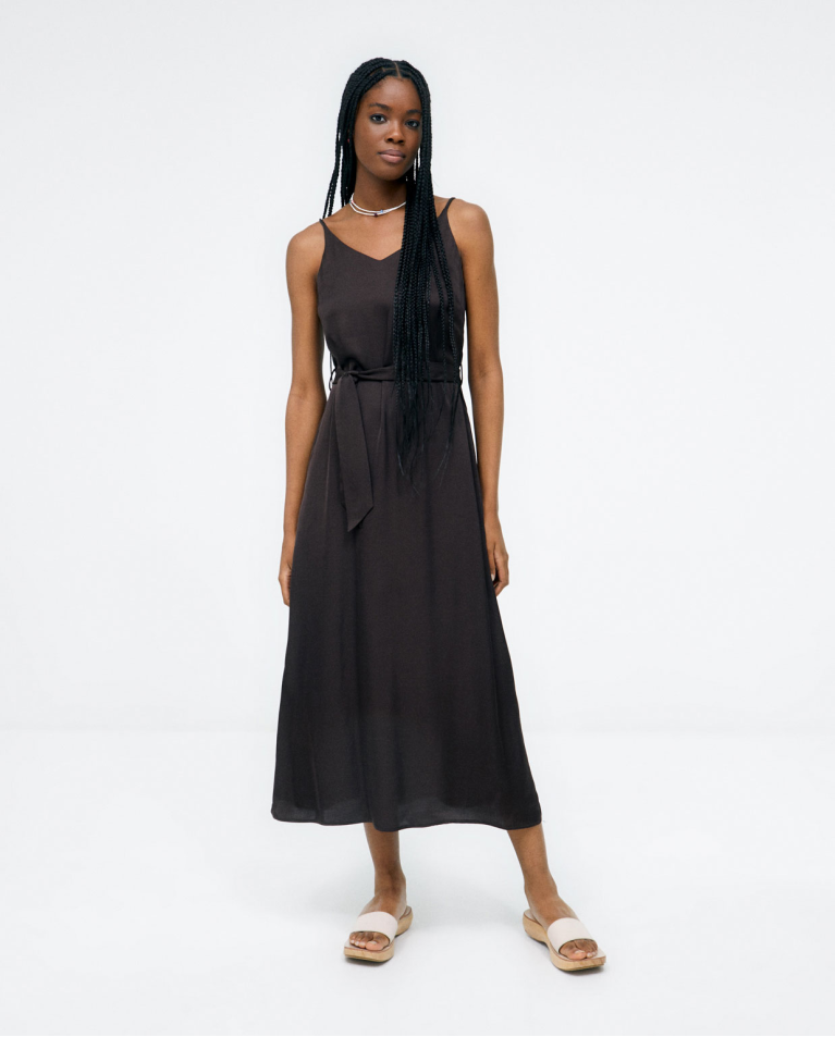 Midi dress with straps and belt. Plain Brown