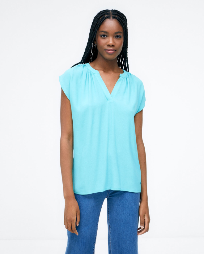 Short sleeve V-neck blouse. Turquoise