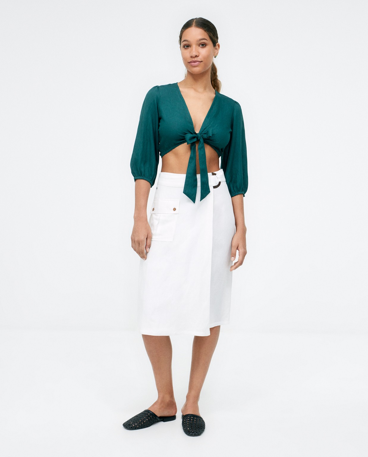 Pareo skirt with side pocket. White